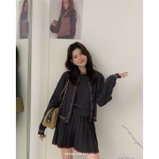 批发学院风秋季时髦穿搭设计感<b class='q'>针织</b>衫开衫+百褶半身裙三件减龄<b class='q'>套装</b>女