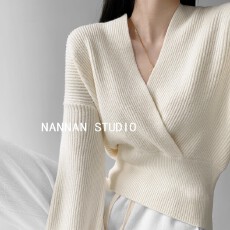 批发秋冬纯欲风v领别致辣妹上衣针织打底衫女内搭长袖t恤设计感小众