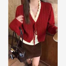 乌77拼接木耳边假两件v领毛衣女系带慵懒感软糯加厚短款开衫上衣