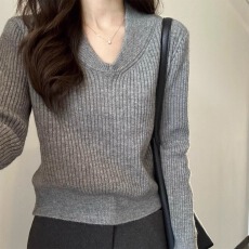 简约休闲风V领坑条针织衫女秋冬新款修身高级感内搭外穿套头毛衣
