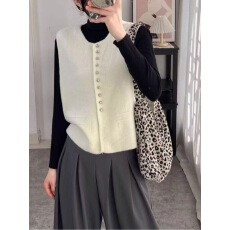 批发针织马甲背心韩版简约无袖款2025年秋冬单排扣叠穿马甲背心