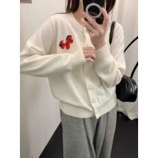 批发秋冬季新款气质小马刺绣羊毛针织开衫女休闲毛衣系扣外套长袖上衣