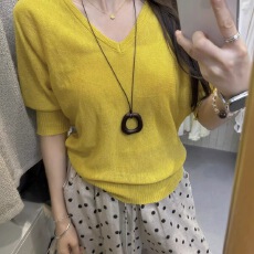 批发韩系松弛感微透V领半袖针织衫女2026春季宽松显瘦百搭白色小上衣