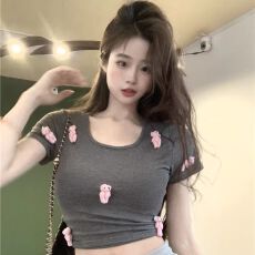 批发小熊别针装<b class='q'>饰品</b>短款短袖T恤温柔显瘦时尚超火辣妹修身高级感百