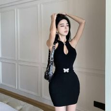 批发新中式<b class='q'>旗袍</b>改良年轻款少女设计感镂空名媛冷淡风挂脖连衣短裙女夏