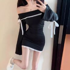 批发法式气质白色蕾丝拼接<b class='q'>撞色</b>一字肩<b class='q'>连衣裙</b>女夏性感喇叭袖修身短裙