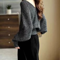 批发2025冬季新款时尚V领蝙蝠袖<b class='q'>宽松</b>针织衫洋气慵懒风百搭针织毛衣衫