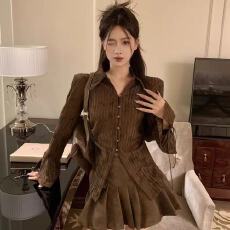 批发早秋款<b class='q'>大码</b>胖mm洋气小衫不规则个性开叉上衣国风水墨V领衬衫女