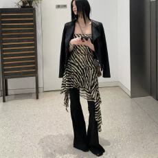 批发辣妹斑马纹抹胸<b class='q'>连衣裙</b>女夏季收腰设计感小众不规则小个子A字短裙