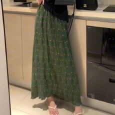 批发法式复古绿色碎花压褶后开叉小众爆款减龄高腰显瘦百搭长款<b class='q'>半身裙</b>