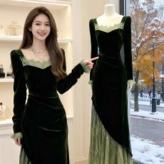 批发秋冬新款法式长袖绿色丝绒<b class='q'>连衣裙</b>2025蕾丝拼接高级气质长裙