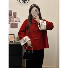 批发新中式国风新年红色毛呢外套冬季大码女装胖mm宽松遮肚子呢子<b class='q'>上衣</b>