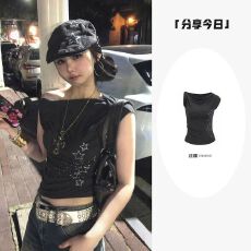 批发美式复古灰色斜肩纯棉t恤女烫钻设计感小众收腰辣妹短款露肩上衣