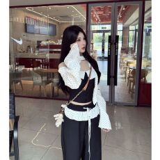 批发韩系甜辣波点一字肩长袖上衣女早秋季穿搭独特别致短款喇叭袖<b class='q'>衬衫</b>