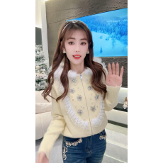 批发<b class='q'>韩国</b><b class='q'>官</b><b class='q'>网</b>同款 25年秋冬蜜桃小姐姐时尚钉珠毛领连帽针织毛衣