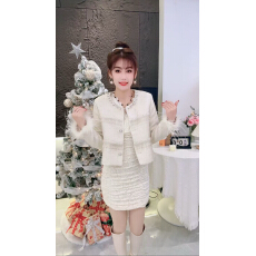 批发<b class='q'>定制</b>新品秋季鸵鸟毛拼接重工镶钻钉珠高级感设计感<b class='q'>西装</b>外套