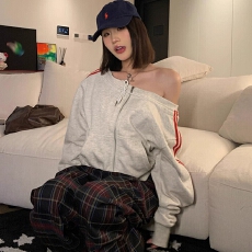 批发<b class='q'>外贸</b>新款卫衣上衣韩版秋冬T恤一字领露肩长袖卫衣女辣妹休闲<b class='q'>外套</b>