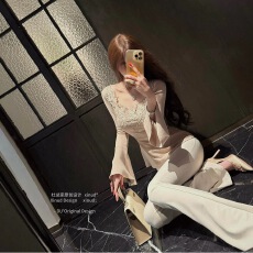 批发杜总家 晚香玉*原创温柔精致蕾丝领拼接显白亮色百搭喇叭袖上衣女