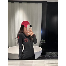 批发NanaByNana宝藏KE罗心磨毛V领撞色印花<b class='q'>T</b><b class='q'>恤</b>女春季收腰<b class='q'>长袖</b>上衣