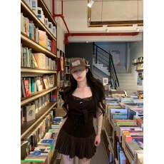 批发sheepland<b class='q'>蕾丝</b>拼接针织吊带背心外搭开衫上衣百褶裙早春三件套女