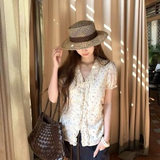 批发红人馆衬衫女款2026新款夏季设计感<b class='q'>小衫</b>法式上衣碎花蕾丝短袖衬衣