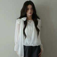 批发2026春季<b class='q'>新款</b>甜美法式小众设计度假气质温柔风飘带丝巾长袖上衣潮