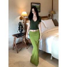 批发韩系性感辣妹V领短袖短款上衣女<b class='q'>春</b>季新款巨好看独特半身裙两件套