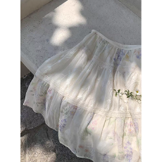 批发2026年春<b class='q'>甜美</b>度假风碎花半身裙女白色层次大摆裙夏日花园风短裙子