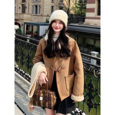 批发牛角扣麂皮绒羊羔毛外套女冬2025新款小个子皮毛一体短款加厚棉衣