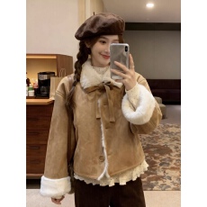 批发棕色麂皮绒外套女短款<b class='q'>冬</b>季新款洋气羊羔毛皮毛一体小个子毛绒上衣