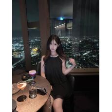 批发赫本风高级感黑色露肩挂脖上衣短裙子两件套装ootd穿搭甜美风女装