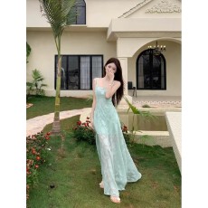 批发法式薄荷绿吊带<b class='q'>连衣裙</b>女夏季2026新款开春穿搭海边度假风收腰长裙