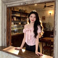 批发韩系粉色条纹露肩短袖衬衫女夏季甜美风减龄设计感蝴蝶结短款上衣