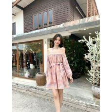 批发温柔粉调晕染碎花一字肩<b class='q'>连衣裙</b>蕾丝花边收腰系带度假风小仙女短裙