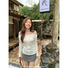 批发260克人棉韩系氛围感一字领纽扣长袖<b class='q'>T</b><b class='q'>恤</b>显瘦百搭秋季纯欲白色上衣