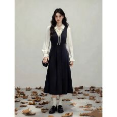 批发新款早秋穿搭法式黑色巨好看Polo领<b class='q'>连衣裙</b>女<b class='q'>假两件</b>长袖