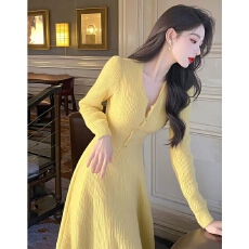 批发韩国独特超好看黄色长袖针织连衣裙女秋<b class='q'>冬</b>气质温柔长款内搭毛衣裙