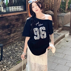 批发 字母印花宽松斜肩短袖T恤女2026年夏季新款御姐甜辣妹设计感上衣