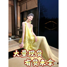 批发灰尘邓邓 碎花<b class='q'>挂</b><b class='q'>脖</b><b class='q'>连衣裙</b>女2026早春新款雪纺印花长裙度假风裙子