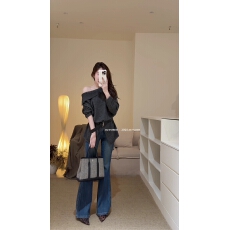 批发2025秋季新款韩系灰色毛衣慵懒高级感斜肩<b class='q'>针织</b>衫复古微喇牛仔裤