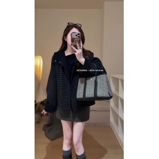 批发2025秋冬新款韩系复古格纹连帽<b class='q'>外套</b>设计感斜肩上衣灰色半身裙套装