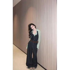 批发2026早春新款韩系温柔风长袖上衣百搭牛仔背带阔腿裤<b class='q'>套</b>装