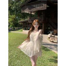 批发Q女家 2/24 甜梨因子/春日仙气露肩<b class='q'>蕾丝</b>娃娃装雪纺系带度假连衣裙