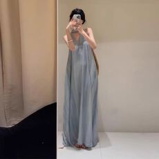 批发优质质量  法式蓝色挂脖<b class='q'>吊带</b>连衣裙子女夏季新款海边度假气质长裙
