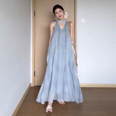 批发优质质量  法式蓝色挂脖吊带<b class='q'>连衣裙</b>子女夏季新款海边度假气质长裙