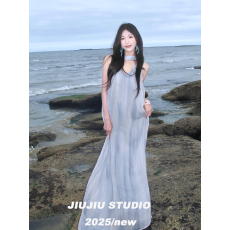 批发优质质量  法式<b class='q'>蓝色</b>挂脖吊带<b class='q'>连衣裙</b>子女夏季新款海边度假气质长裙