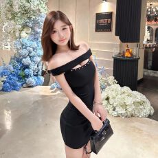 批发铆钉<b class='q'>镂空</b>黑色<b class='q'>连衣裙</b>女夏纯欲辣妹性感包臀裙显身材一字肩抹胸裙子