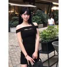 批发铆钉<b class='q'>镂空</b>黑色<b class='q'>连衣裙</b>女夏纯欲辣妹性感包臀裙显身材一字肩抹胸裙子