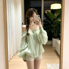 批发法式绿色荷叶边一字肩<b class='q'>衬衫女</b>夏季高级感宽松显瘦露肩吊带雪纺上衣