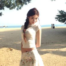 批发初夏独特漂亮法式碎花<b class='q'>半身裙</b>子套装女夏季2026<b class='q'>新款</b>超火穿搭一整套